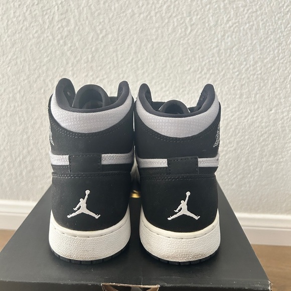 Air Jordan 1 Retro High GG “Wolf Grey/White-Black” -Size 5Y -Excellent Condition - Picture 7 of 12